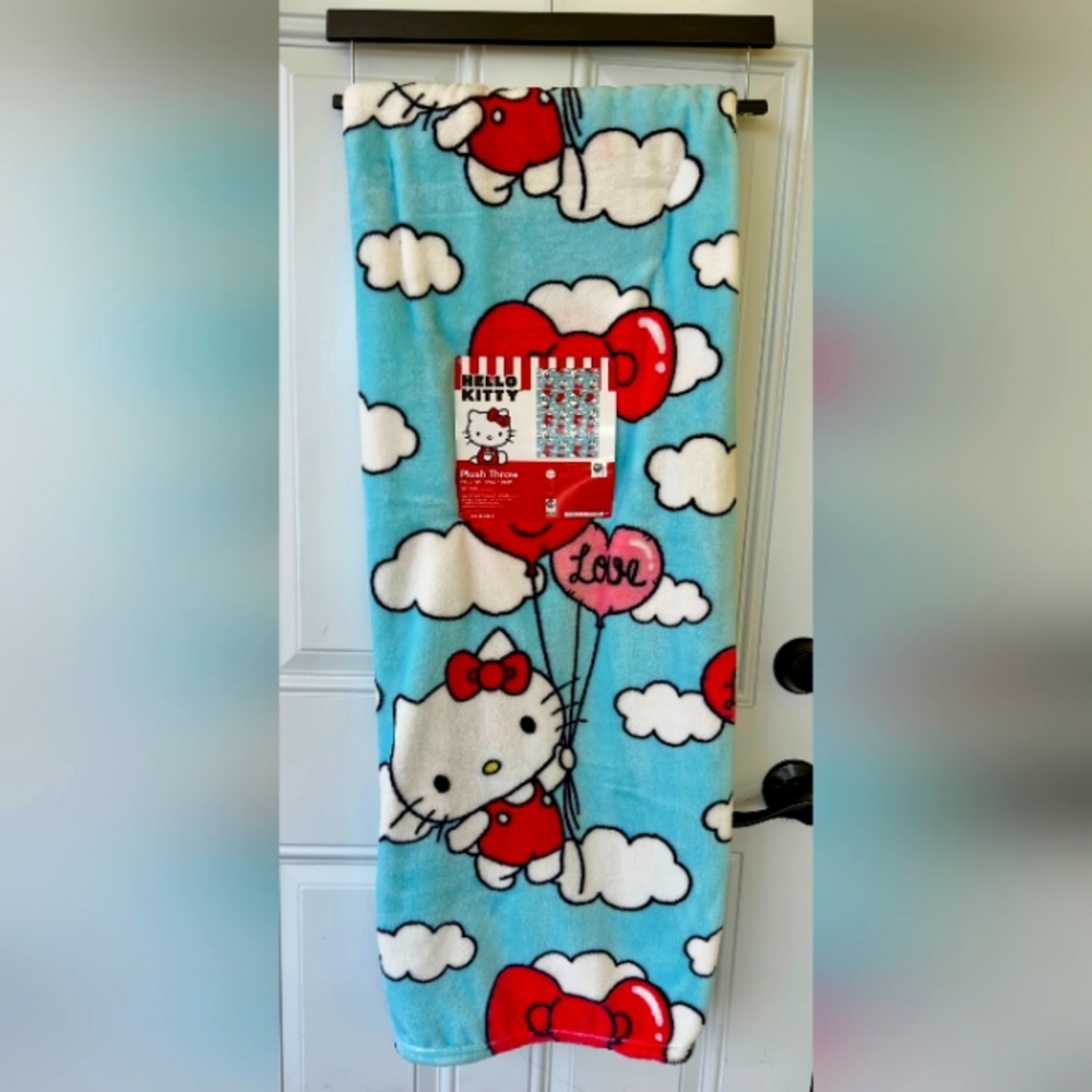 Sanrio Hello Kitty Clouds and Heart Love Balloons Throw Blanket